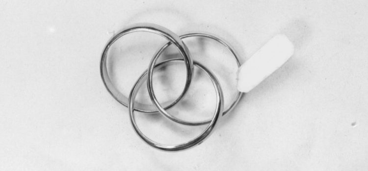 Cartier обновил дизайн культового кольца Trinity :: Вещи :: РБК Стиль