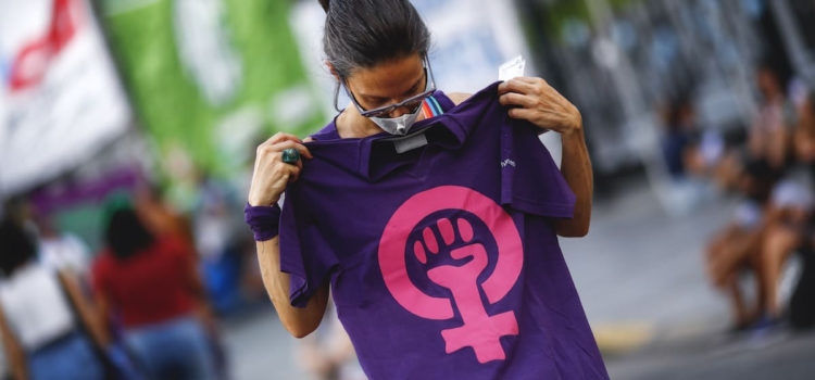 Что такое феминизм — в пяти терминах | РБК Тренды