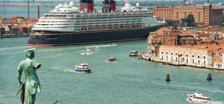 Венеция закрывается от круизных лайнеров | РБК Тренды